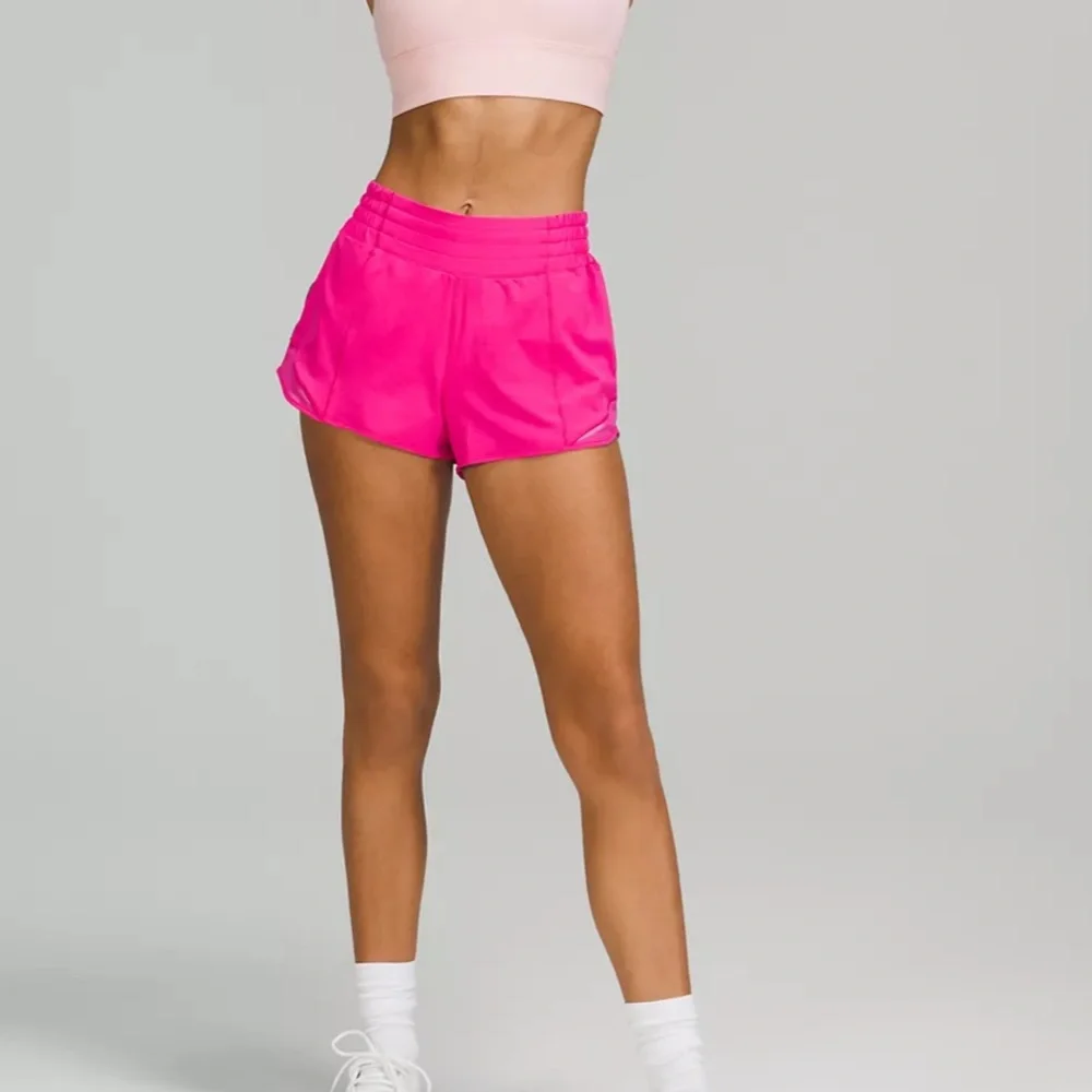 LAST CHANCE Lululemon Hotty Hot High-Rise Lined 2.5” Short - Picture 2 of 5